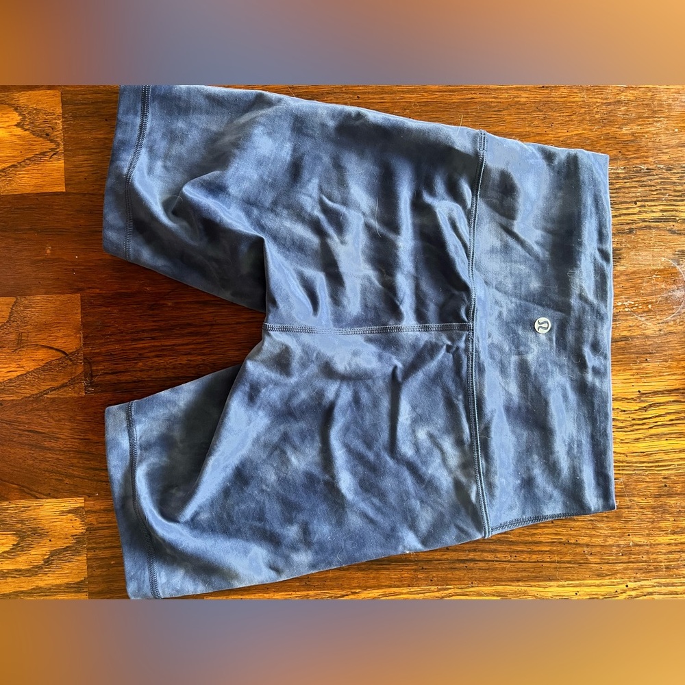 Lululemon blue tie dye Align Shorts 8”